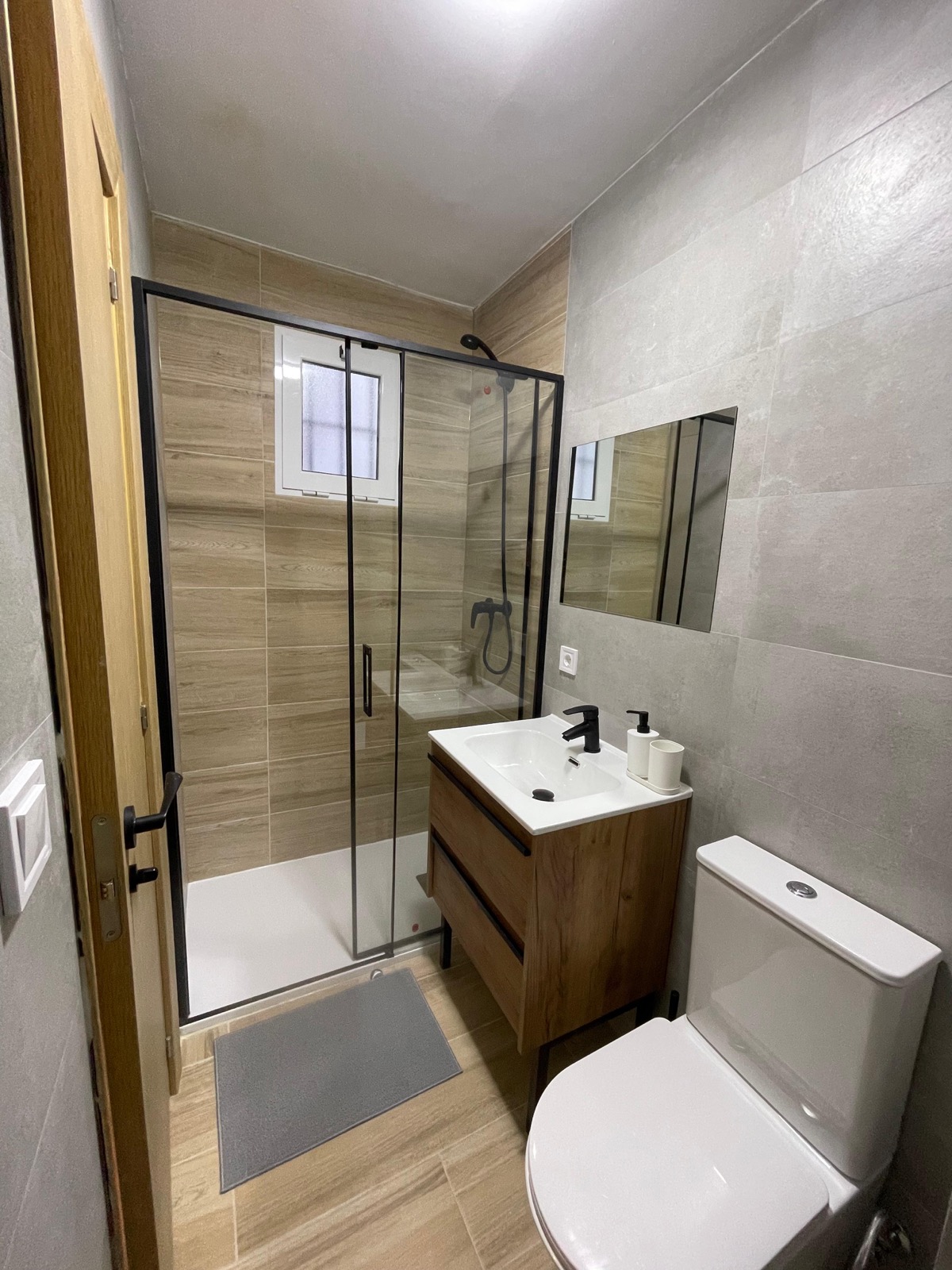 Av. Alcoy — Residencia Luz, baño