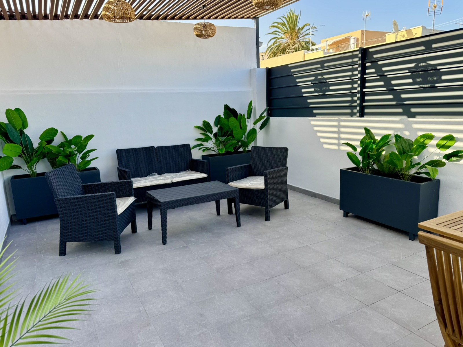 Alojamiento Pintor Varela, terraza — foto real